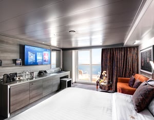 B2B_TA_GR_Yacht_Club_Deluxe_Suite_13