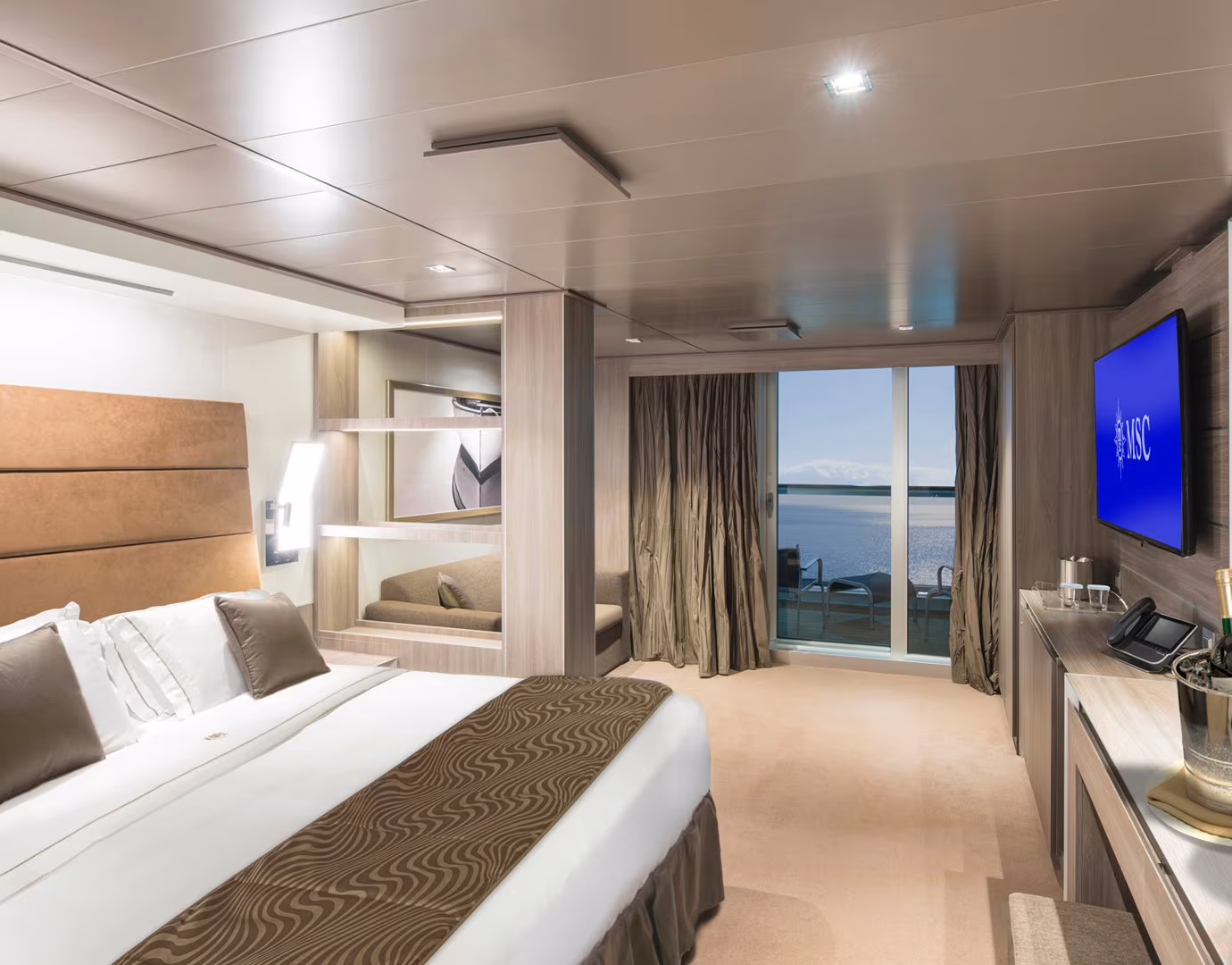se_msc_yacht_club_deluxe_suite_02